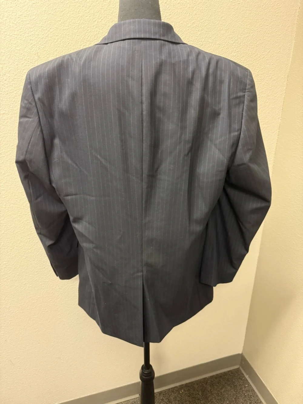 Jos A Bank Black Pinstripe Wool Blazer 42R Classic Business Suit Jacket